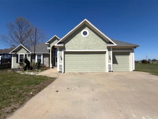 22367 S MADISON Street, Spring Hill, KS 66083