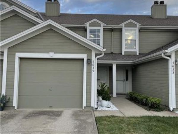 5635 NW Sunrise Meadow Circle, Lee's Summit, MO 64064