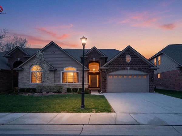 30295 Berghway Trail, Warren, MI 48092