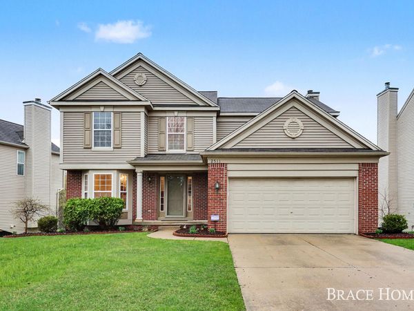 2511 Black Horse Drive NE, Grand Rapids, MI 49505