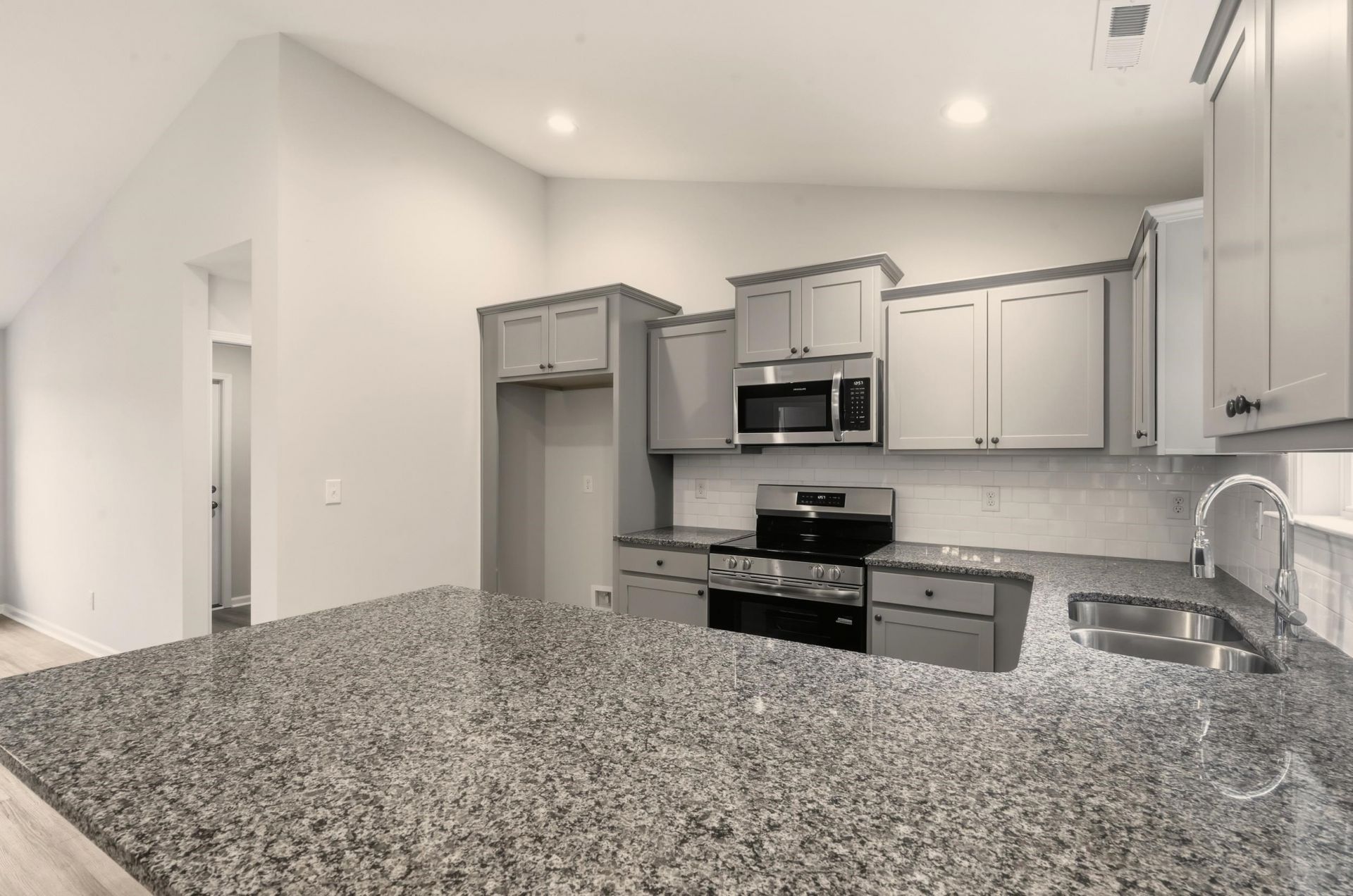 172 Gray Owl Dr.  Photo 7