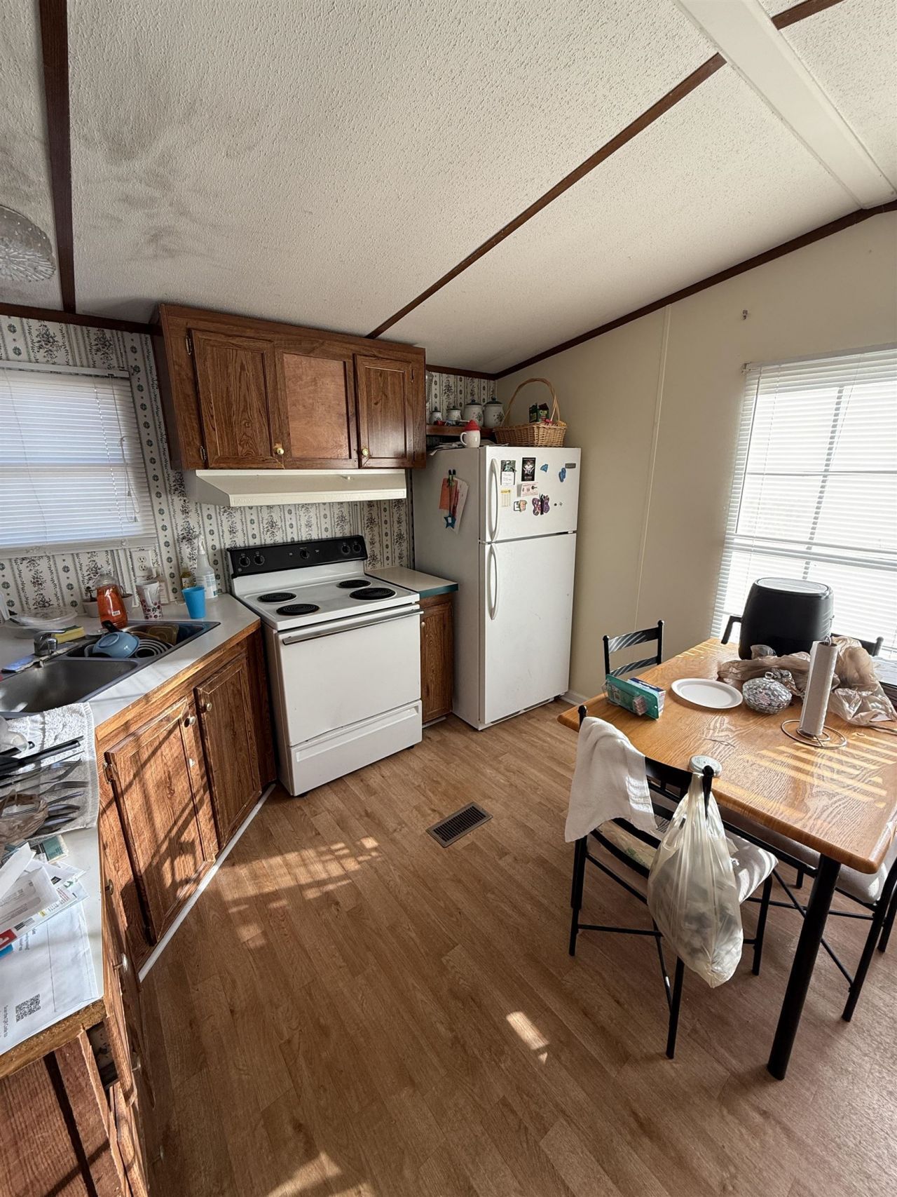 869 Hilander Dr. Photo 8