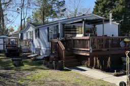 882 Hilander Dr. photo 4