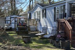 882 Hilander Dr. photo 4