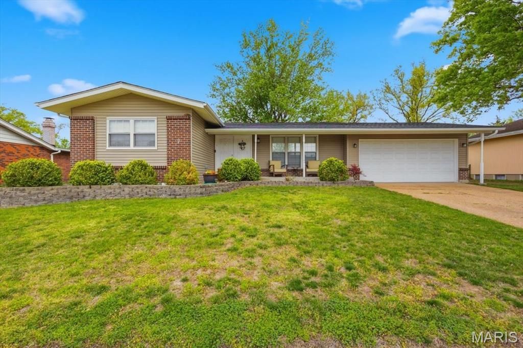 2515 Pioneer Drive, Saint Louis, MO 63129 Main Photo