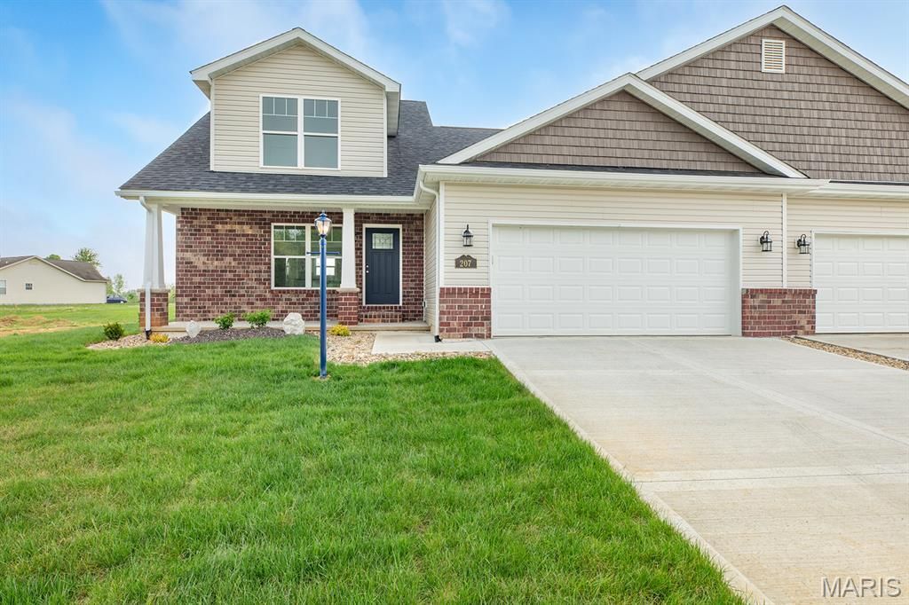 207 Wrigley Field Drive, Bethalto, IL 62010 Main Photo