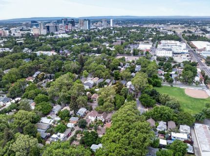 327 22nd St, Sacramento, CA 95816 Photo