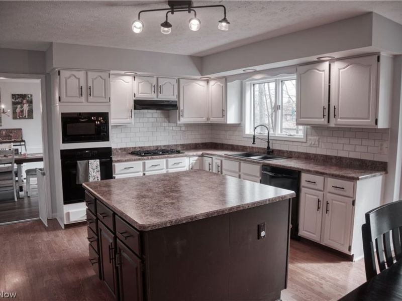 10621 Sherwood Trail, North Royalton, OH 44133 Photo 4