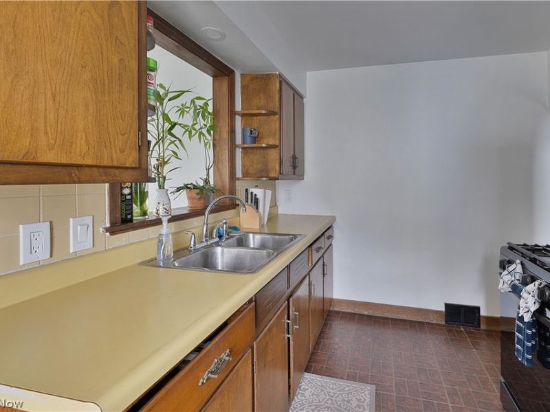 4649 Waseka Lane, Youngstown, OH 44512 Photo 10