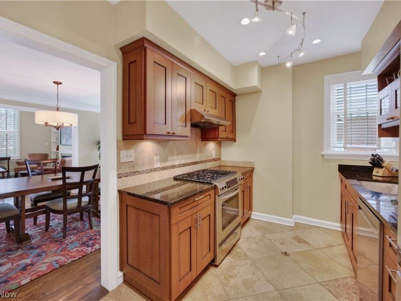 2808 Van Aken Boulevard, Unit 3, Cleveland, OH 44120 Photo 13