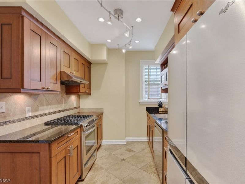 2808 Van Aken Boulevard, Unit 3, Cleveland, OH 44120 Photo 15