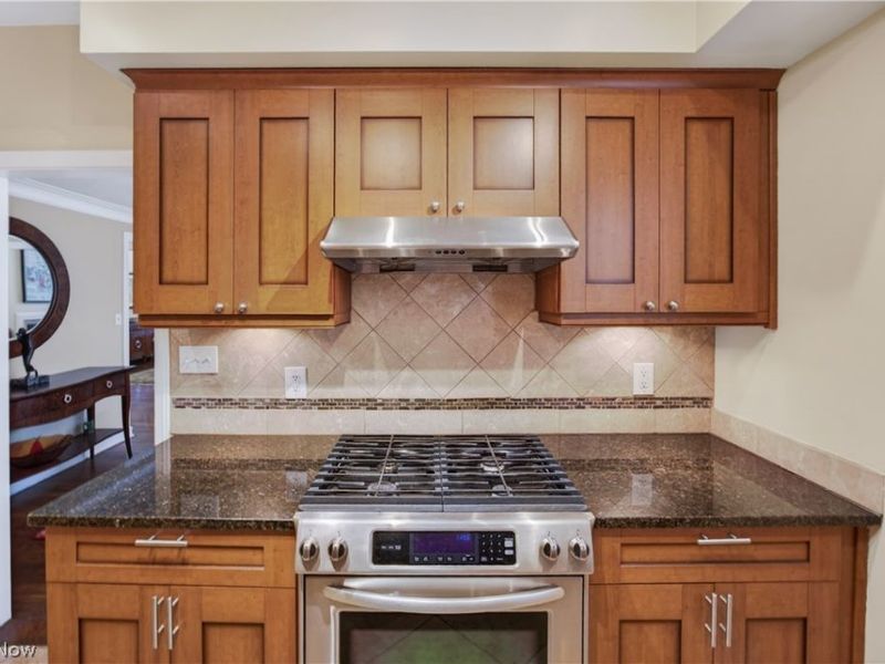 2808 Van Aken Boulevard, Unit 3, Cleveland, OH 44120 Photo 17