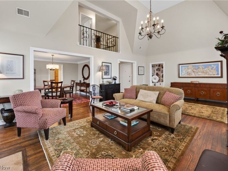 2808 Van Aken Boulevard, Unit 3, Cleveland, OH 44120 Photo 2