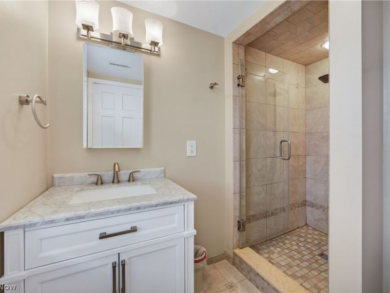 2808 Van Aken Boulevard, Unit 3, Cleveland, OH 44120 Photo 28