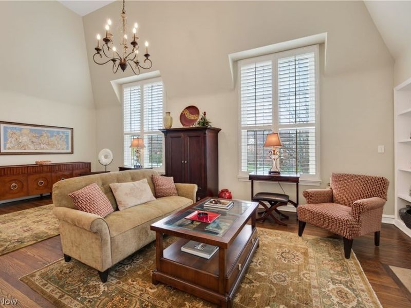 2808 Van Aken Boulevard, Unit 3, Cleveland, OH 44120 Photo 3