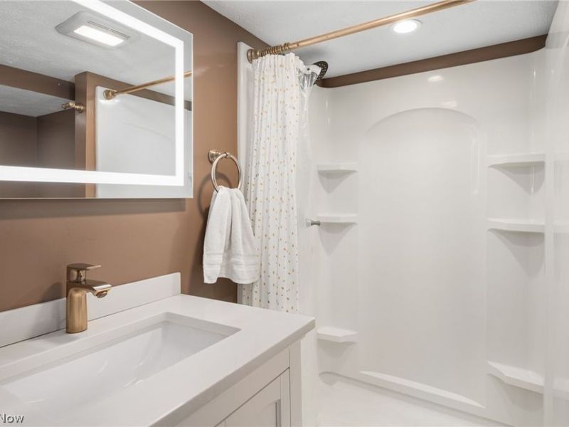 1446 Elbur Avenue , Lakewood, OH 44107 Photo 28