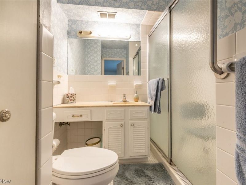 2202 Acacia Park Drive, Unit 2317, Lyndhurst, OH 44124 Photo 12