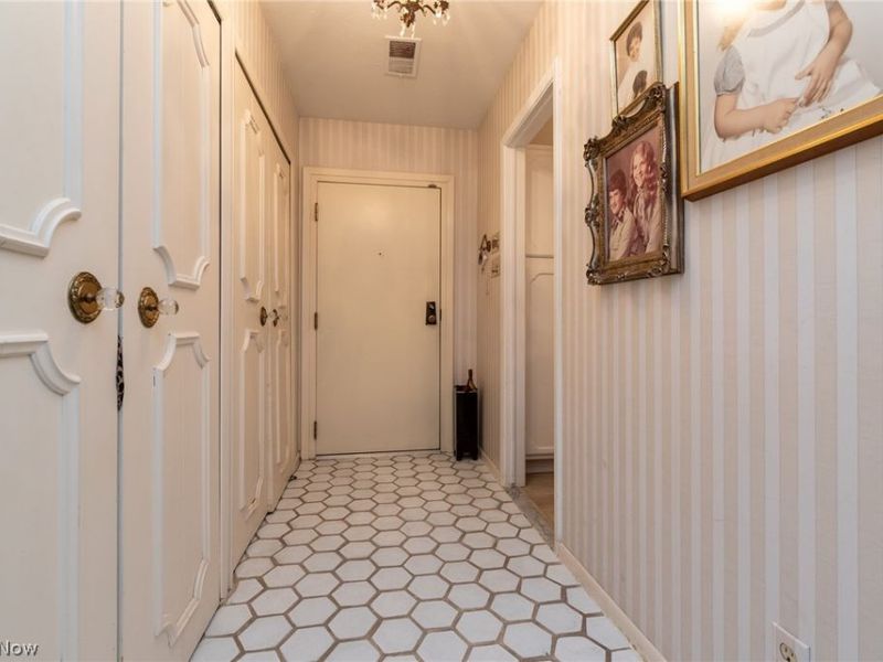 2202 Acacia Park Drive, Unit 2317, Lyndhurst, OH 44124 Photo 2