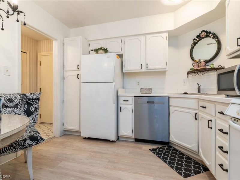 2202 Acacia Park Drive, Unit 2317, Lyndhurst, OH 44124 Photo 8