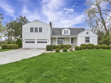 33015 Detroit Road, Avon, OH 44011