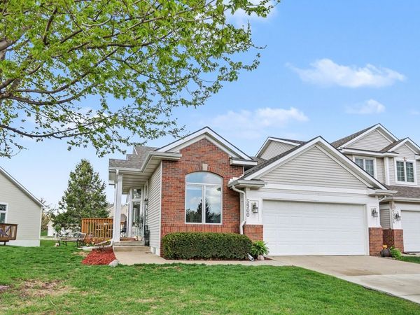 5900 Century Way E, Johnston, IA 50131