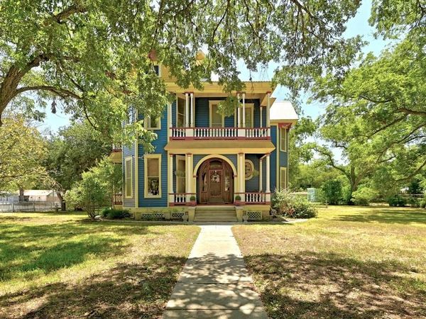 624 Saint Louis ST, Gonzales, TX 78629