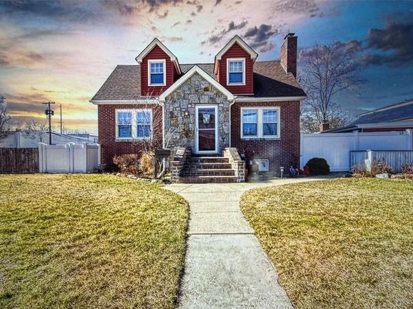 15 Park Street , Copiague, NY 11726