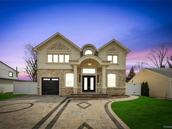 157 4th Street , Hicksville, NY 11801