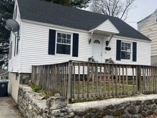 26 Hobson St, Methuen, MA 01844