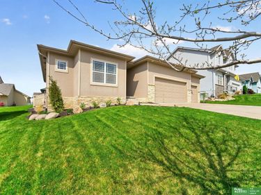 16862 Cary Street, Omaha, NE 68136