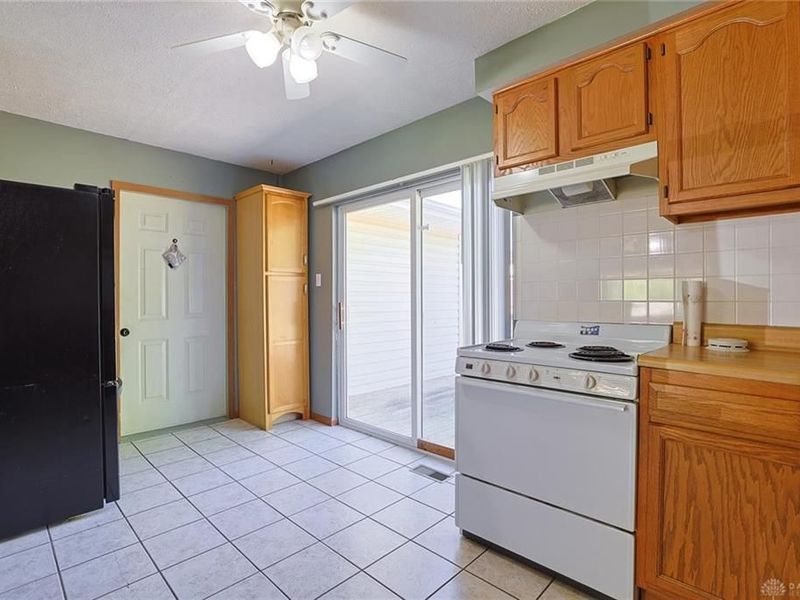 7808 Myrtle Drive, Carlisle, OH 45005 Photo 12