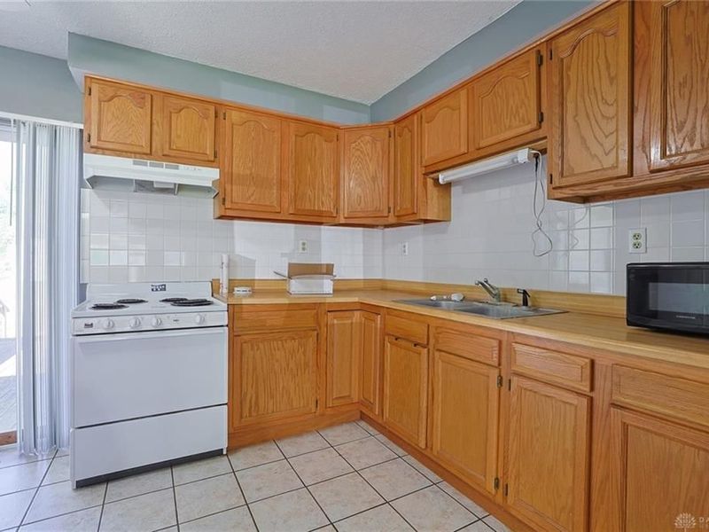 7808 Myrtle Drive, Carlisle, OH 45005 Photo 9