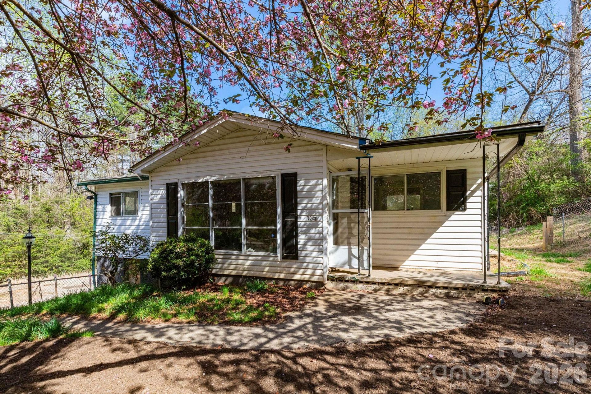 135 Sardis Drive, Asheville, NC 28806