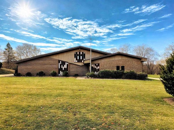 234 S Hackett Road, Waterloo, IA 50701