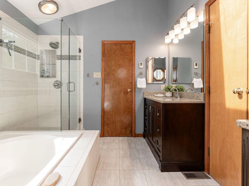 441 Woodside Lake Drive, Columbus, OH 43230 Photo 21