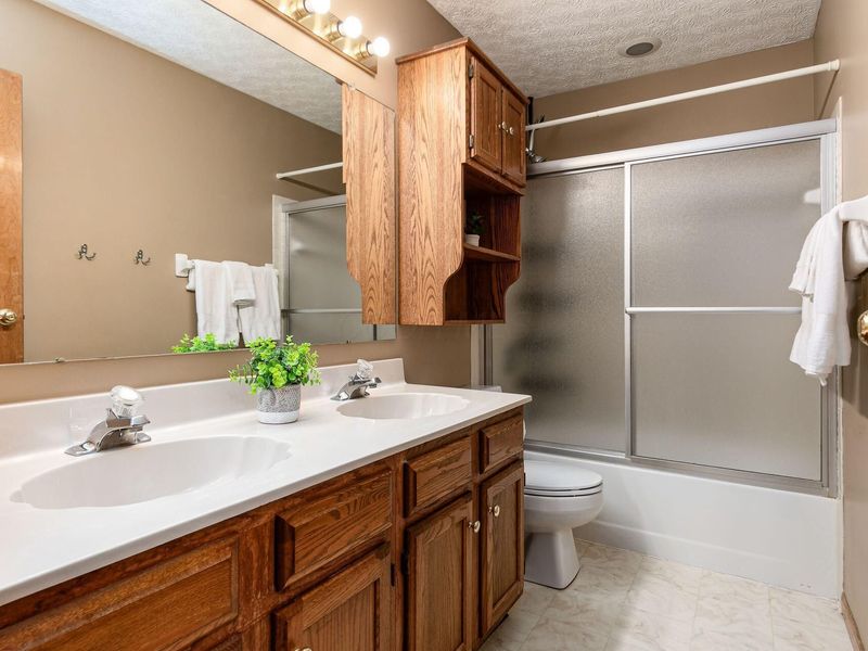 441 Woodside Lake Drive, Columbus, OH 43230 Photo 22