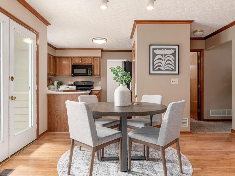 441 Woodside Lake Drive, Columbus, OH 43230 Photo 4