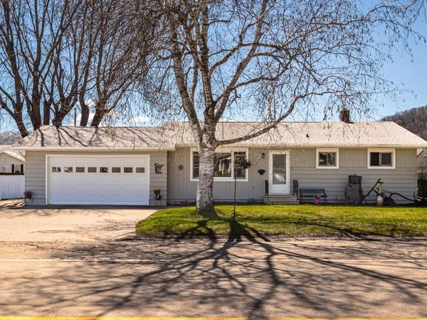 1367 County 25, La Crescent, MN 55947