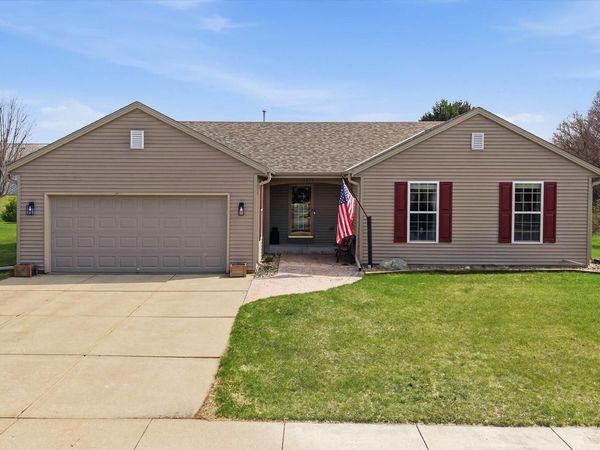 1879 Kissel DRIVE, Hartford, WI 53027