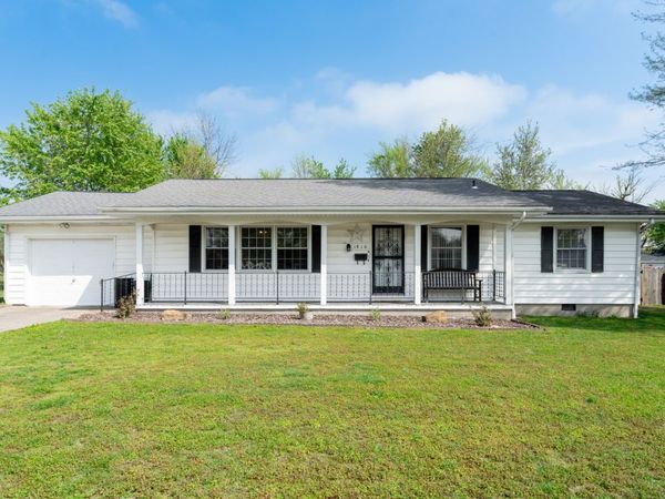 1810 W Chestnut Street , Marion, IL 62959