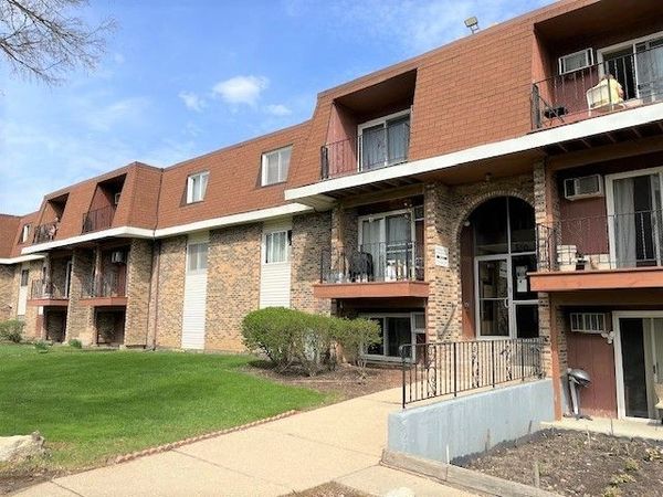 580 Mesa Drive , Unit 201, Hoffman Estates, IL 60169