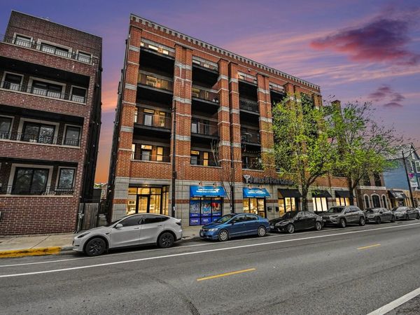 2222 W Belmont Avenue , Unit 202, Chicago, IL 60618