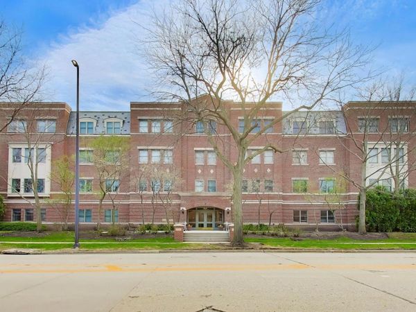 1688 Green Bay Road , Unit 404, Highland Park, IL 60035