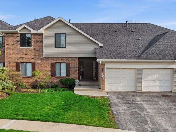 871 Cross Creek Court, Unit C3, Roselle, IL 60172