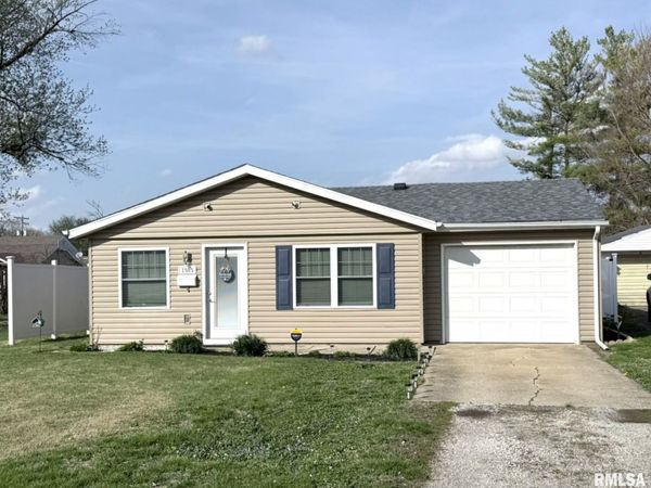 1989 BAIRD Avenue, Galesburg, IL 61401