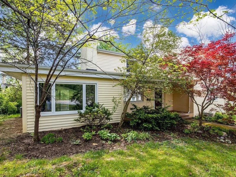 6999 Rowan Hill Drive, Cincinnati, OH 45227 Photo 2