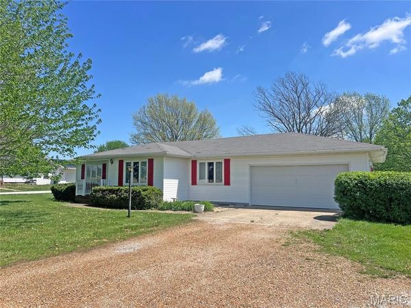 172 Ballpark Trail, Litchfield, IL 62056