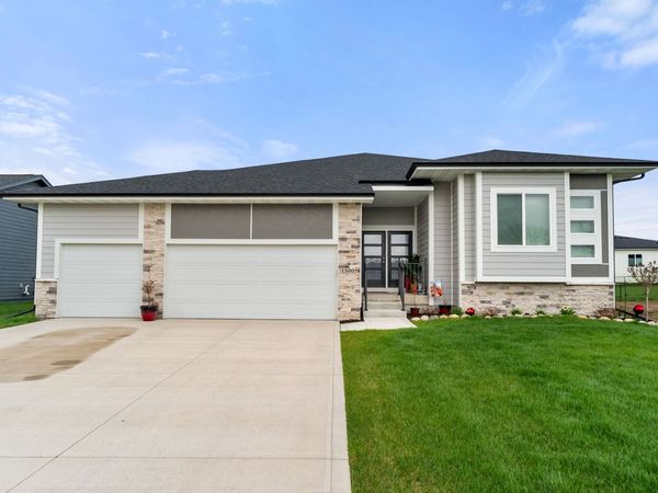 15005 Springbrook Trail, Urbandale, IA 50323