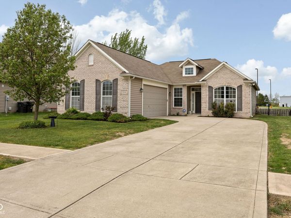 524 Genisis Drive, Whiteland, IN 46184