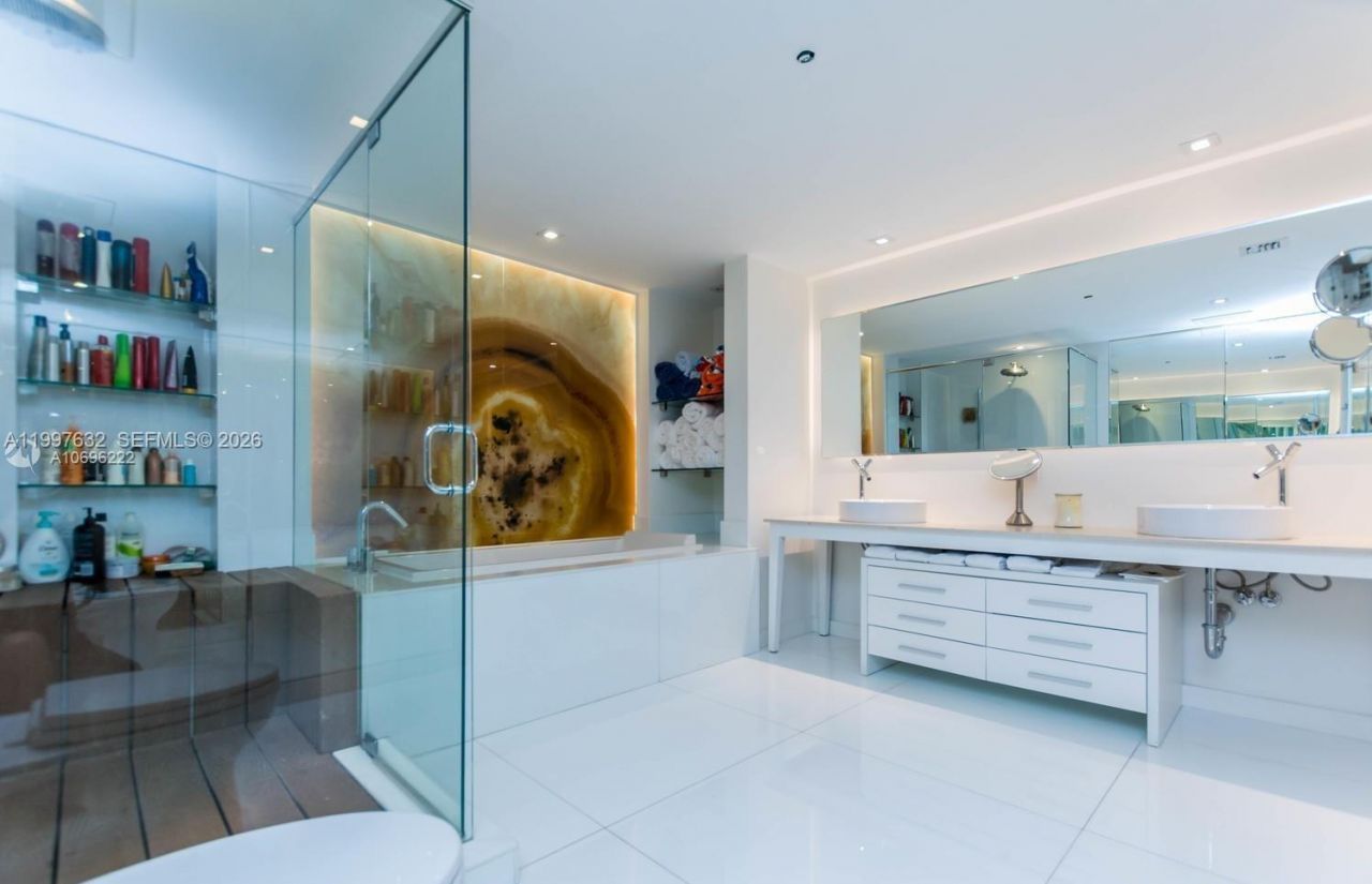 465 Brickell Ave, Unit 2301, Miami, FL 33131 Photo